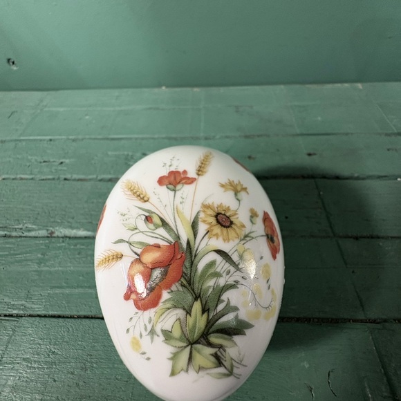 Lefton Egg Shaped Trinket Dish With Floral Motif - Picture 7 of 10
